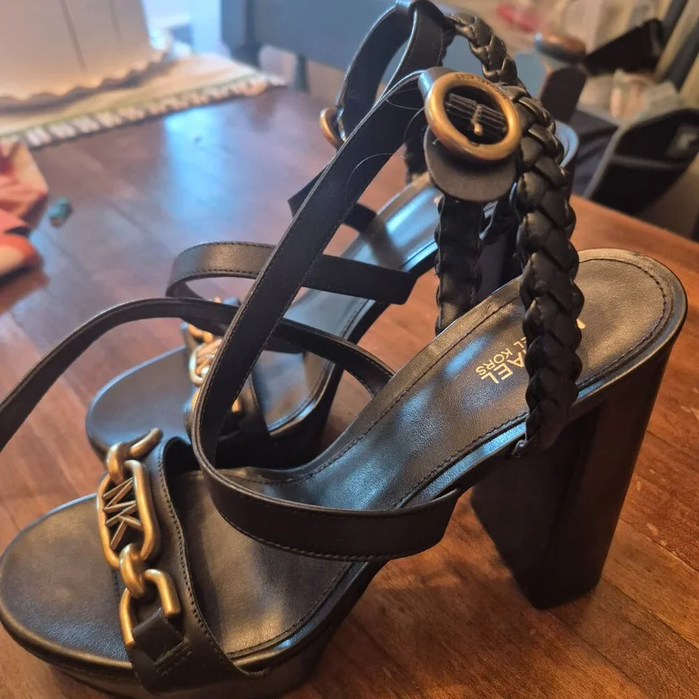 Heels - Picture 2 of 3